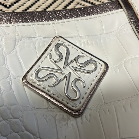 Simply Vera crossbody bag with handles. Pristine inside. - Picture 5 of 5